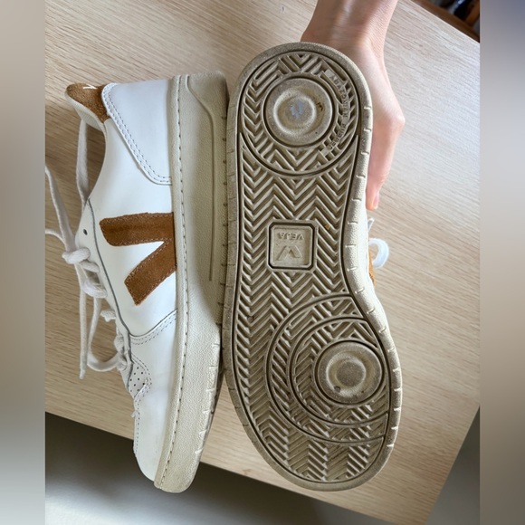Veja V-10 Leather White Camel Sneakers 7 - Picture 8 of 14